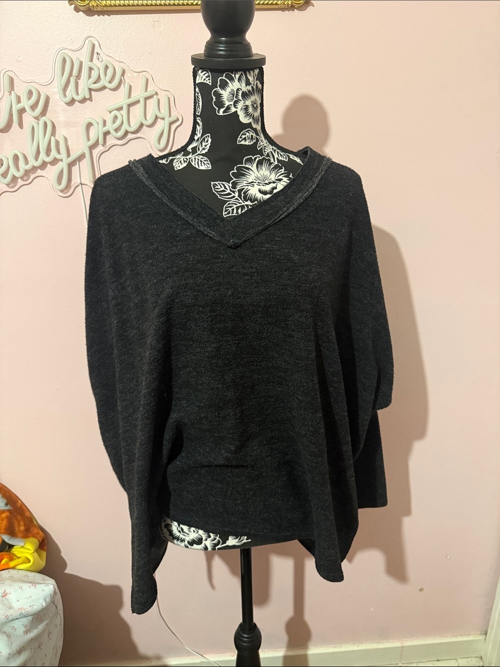 Everyday Relaxed V-Neck Sweater - Black